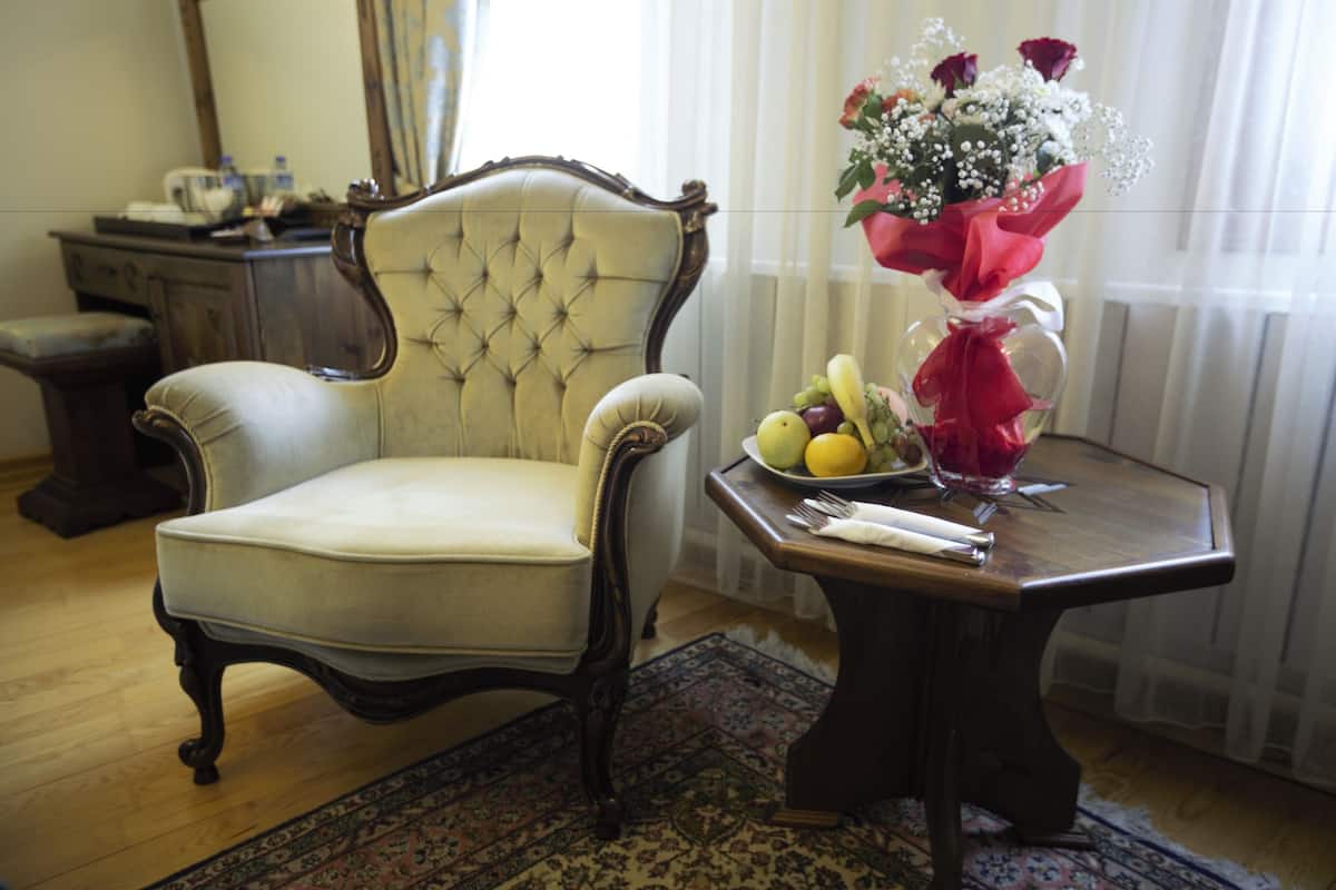 Luxe beddengoed, een minibar met enkele gratis items