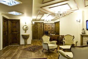 Lobby sitting area - Oba Hotel (Istanbul)