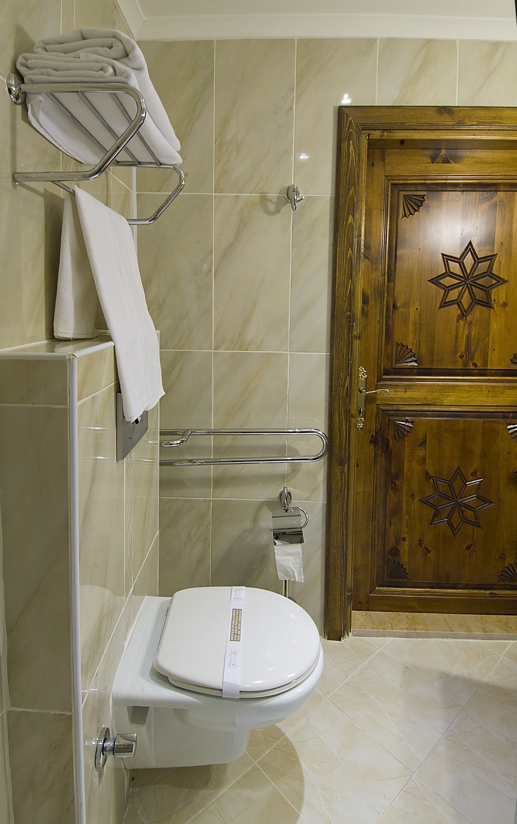 shower, rainfall showerhead, free toiletries, hair dryer