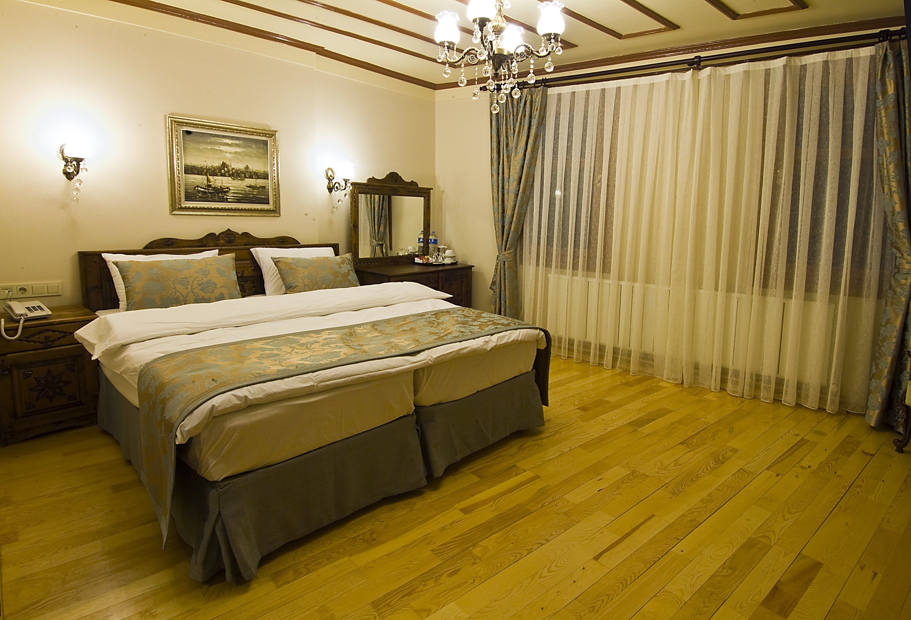 premium bedding, free minibar items, in-room safe, desk