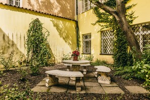 Familienapartment, 2 Schlafzimmer, Küche, Gartenblick | Balkon