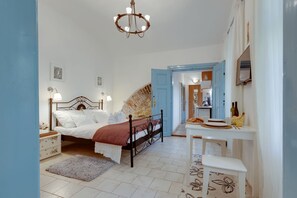 Romantic Apartment, 2 Bedrooms, Garden View, Garden Area | 1 bedroom, individually decorated, desk, iron/ironing board