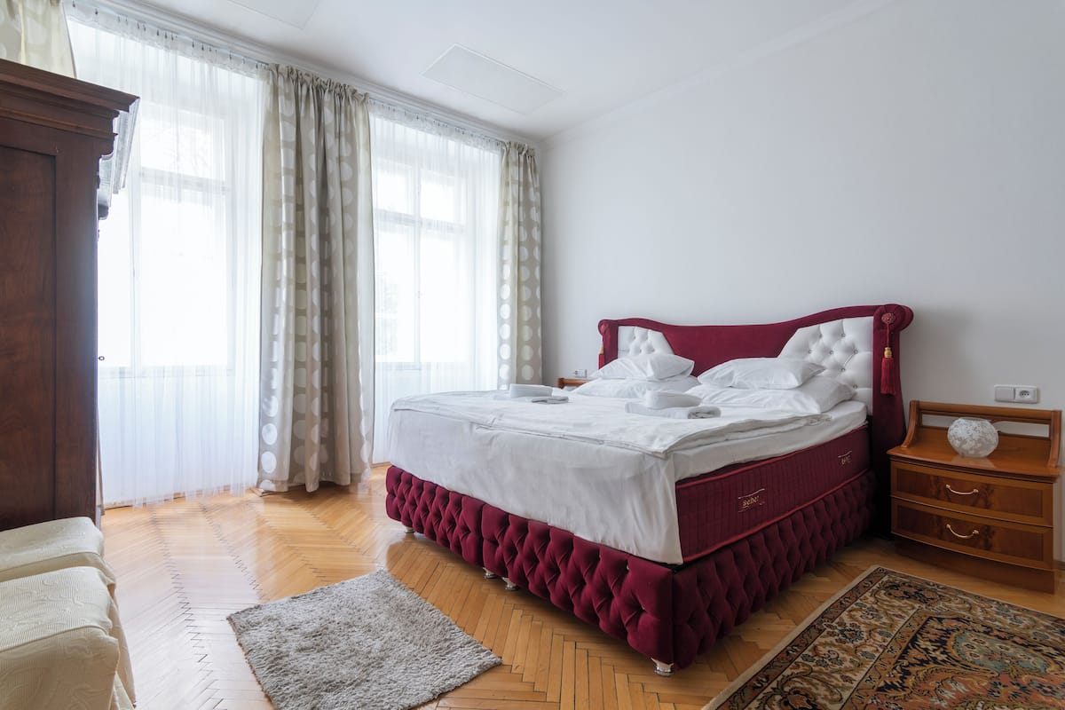 Apartemen Keluarga, 2 kamar tidur, dapur, pemandangan kebun | 1 kamar tidur, didekorasi berbeda-beda, dan meja kerja