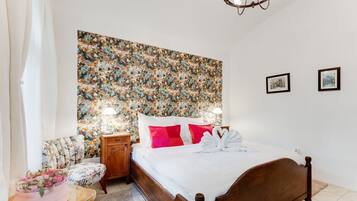 1 bedroom, individually decorated, desk, iron/ironing board