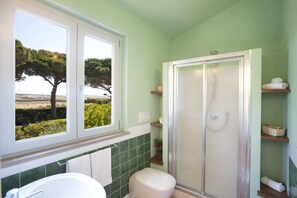 Regadera, amenidades de baño gratuitas, secadora de cabello, bidet 