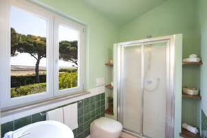 Ducha, artículos de tocador gratuitos, secador de pelo, bidet