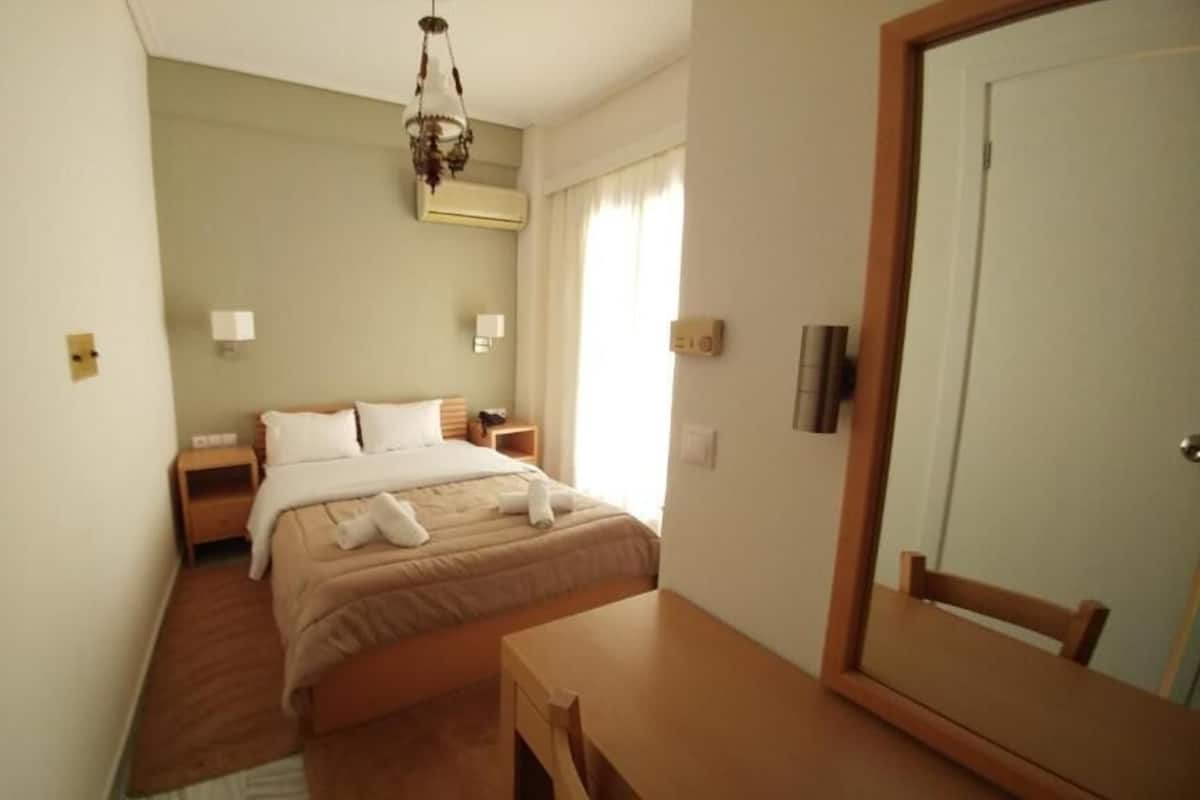 Single Room, Mountain View