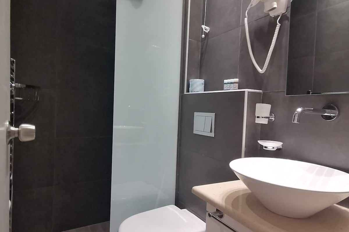 double or twin room, mountain view | bathroom | free toiletries, hair dryer