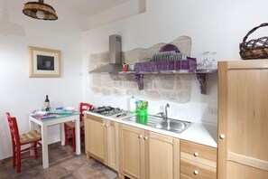 Full-size fridge, stovetop, cookware/dishes/utensils - Case Francesco (Ragusa)