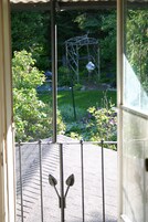 Executive Apartment, 2 Bedrooms, Kitchen, Garden View | Garden