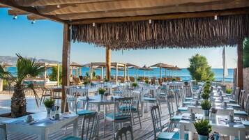 Frühstück, Abendessen, griechische Küche, Blick auf den Strand
