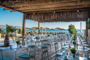 Breakfast, dinner served; Greek cuisine, beach views 