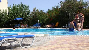 2 outdoor pools