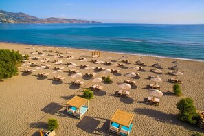 Beach nearby, beach umbrellas - Enorme Armonia Hotel (Malevizi)