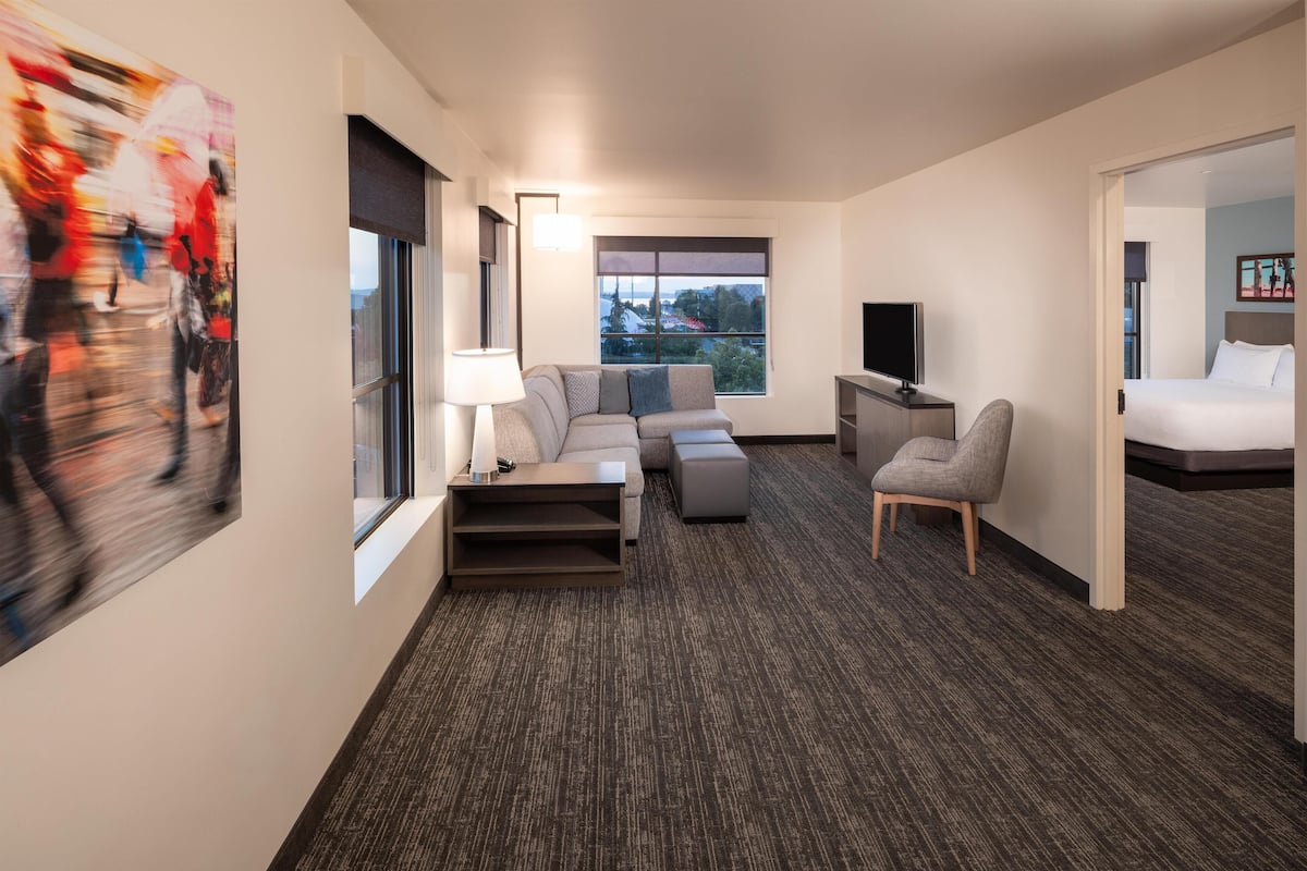 Desk, blackout drapes, iron/ironing board, free cribs/infant beds