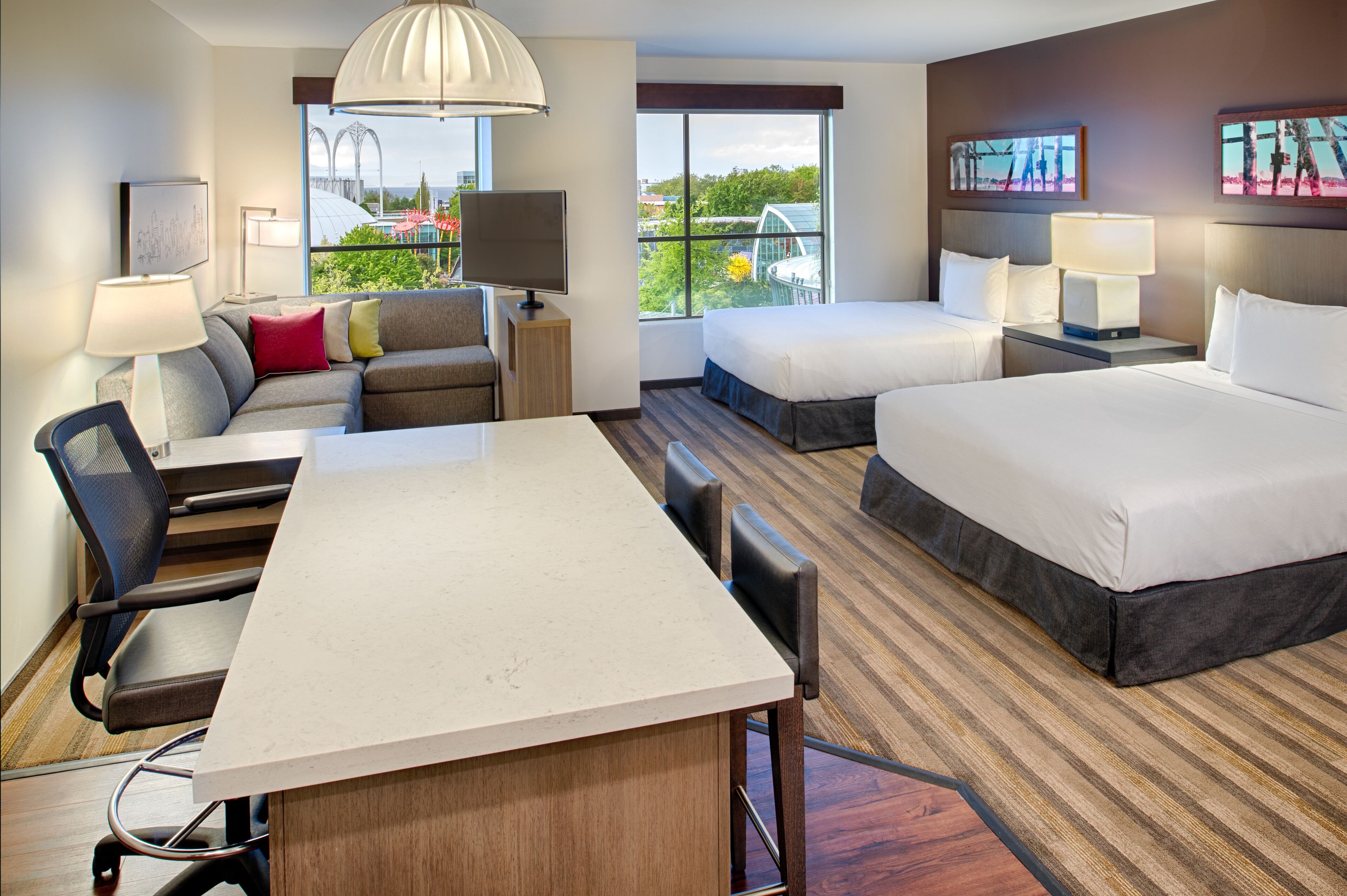 42-inch flat-screen tv with cable/satellite tv channels, tv, mp3 dock