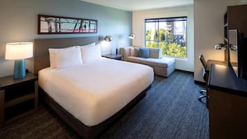 Caja de seguridad en la habitación, escritorio y cortinas blackout