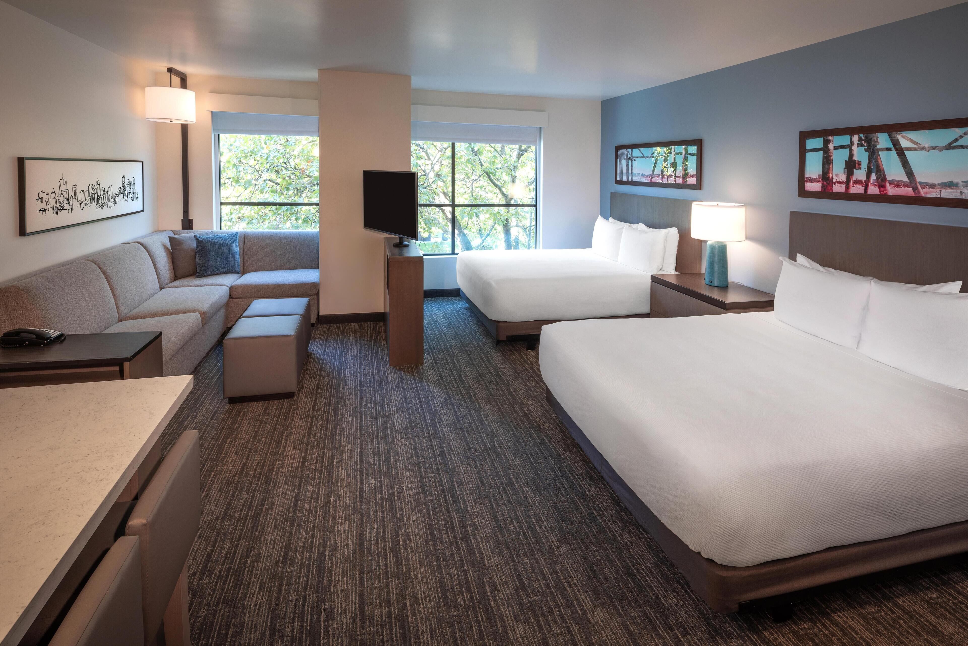 스튜디오 스위트, 침대(여러   개), 장애인 지원 (Space Needle View) | 객실 내 금고, 책상, 암막 커튼, 다리미/다리미판