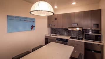 Suite, 1 Bedroom, Accessible, Bathtub | Private kitchen | Fridge, microwave, coffee/tea maker