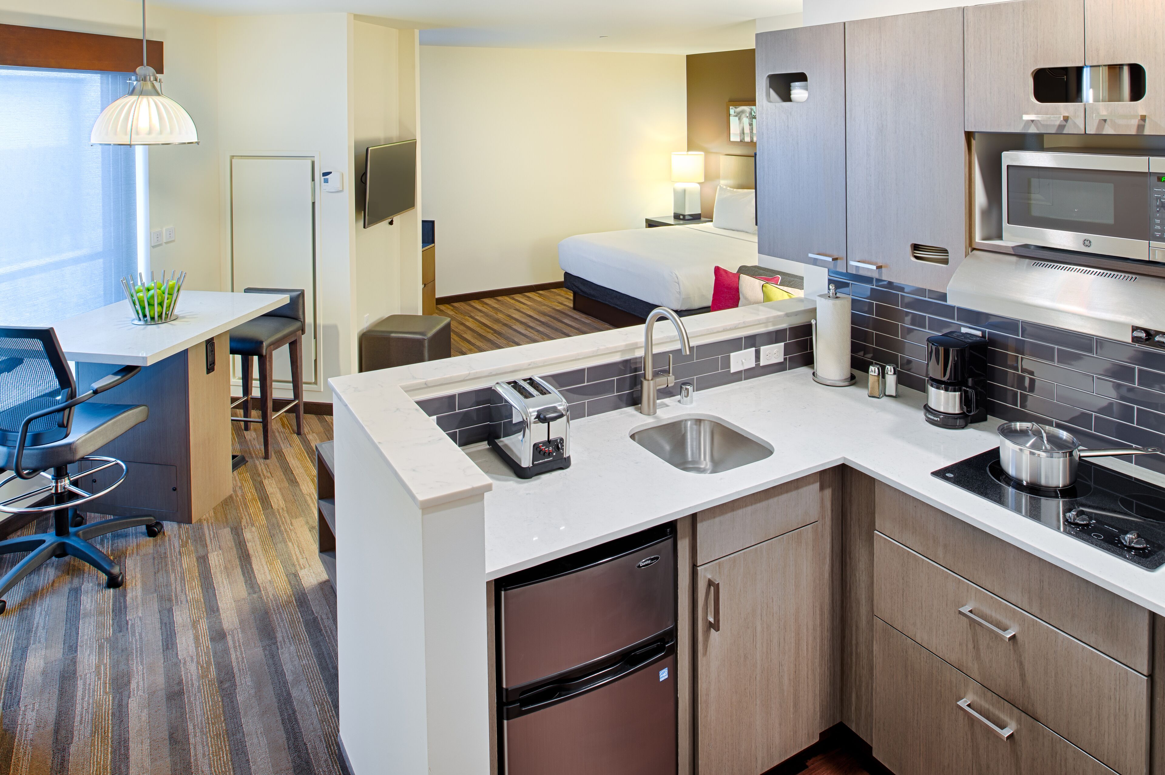 fridge, microwave, coffee/tea maker