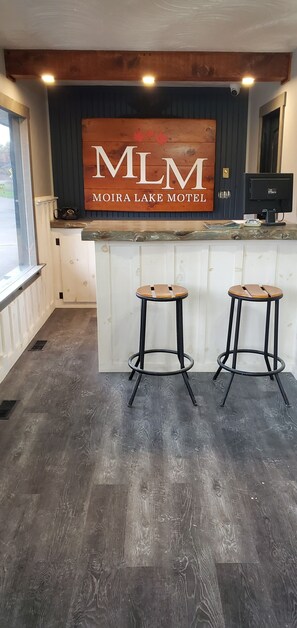 Reception - Moira Lake Motel (Madoc)