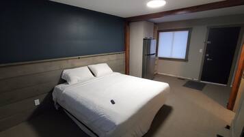 Escritorio, sistema de insonorización y wifi gratis