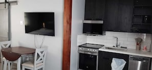 Escritorio, sistema de insonorización y wifi gratis 