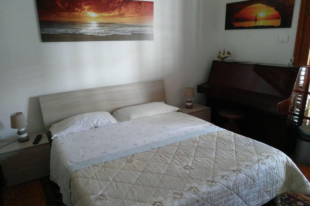 Chambre Double | Fer et planche à repasser, lits pliants/supplémentaires, Wi-Fi gratuit
