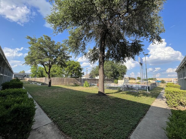 Exterior - Economy Hotel San Antonio (San Antonio)