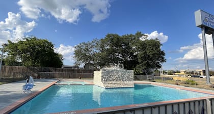 Mid Towne Inn and Suites