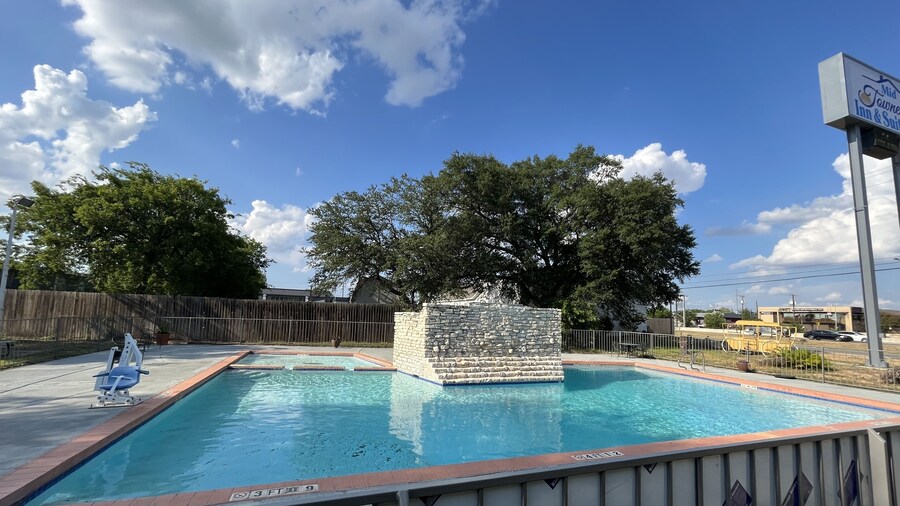 Mid Towne Inn and Suites