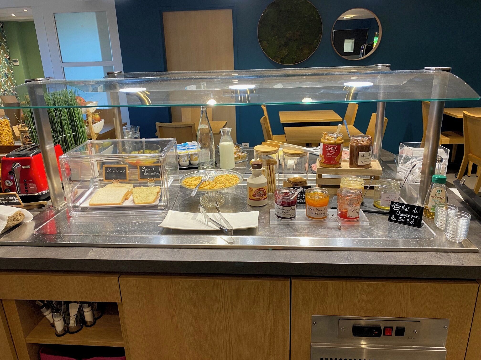 daily buffet breakfast (eur 12 per person)