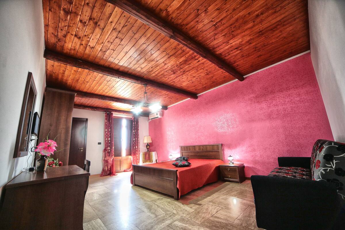 Family Triple Room, 1 Bedroom, Refrigerator, Vineyard View