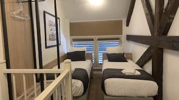 Duplex, 2 Bedrooms | Iron/ironing board, free WiFi, bed sheets