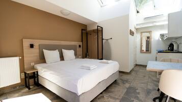 Studio, 1 Double Bed | Iron/ironing board, free WiFi, bed sheets