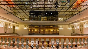 A grand hotel lobby with a checkered ceiling, ornate railings, and a patterned carpet. - Gamma de Fiesta Americana Monterrey Gran Hotel Ancira (Monterrey)