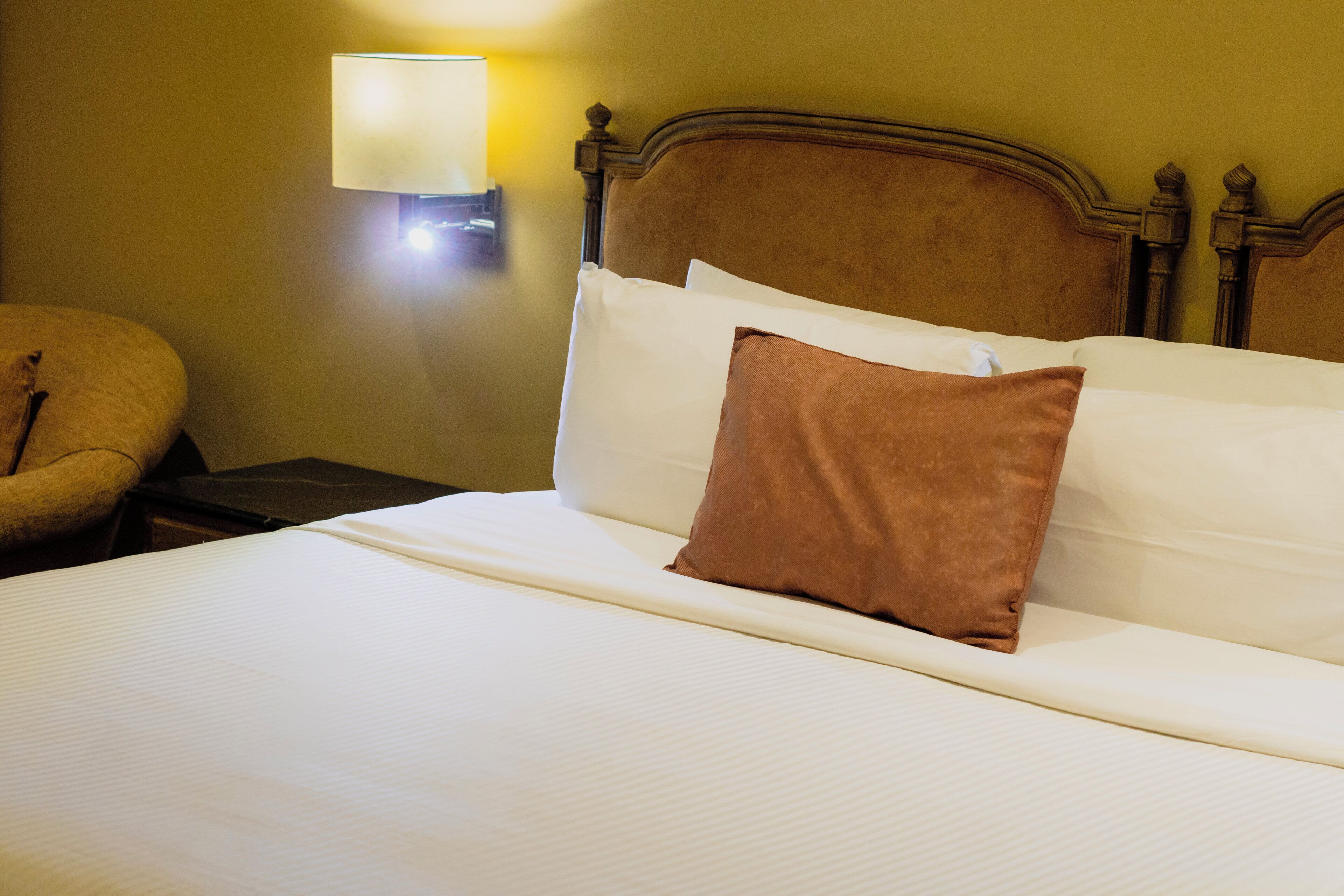 premium bedding, in-room safe, desk, soundproofing