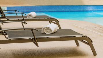 Outdoor pool, pool umbrellas