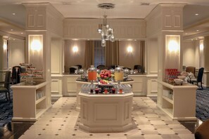 A hotel lobby with a central buffet area, seating arrangements, and a chandelier. - Gamma de Fiesta Americana Monterrey Gran Hotel Ancira (Monterrey)
