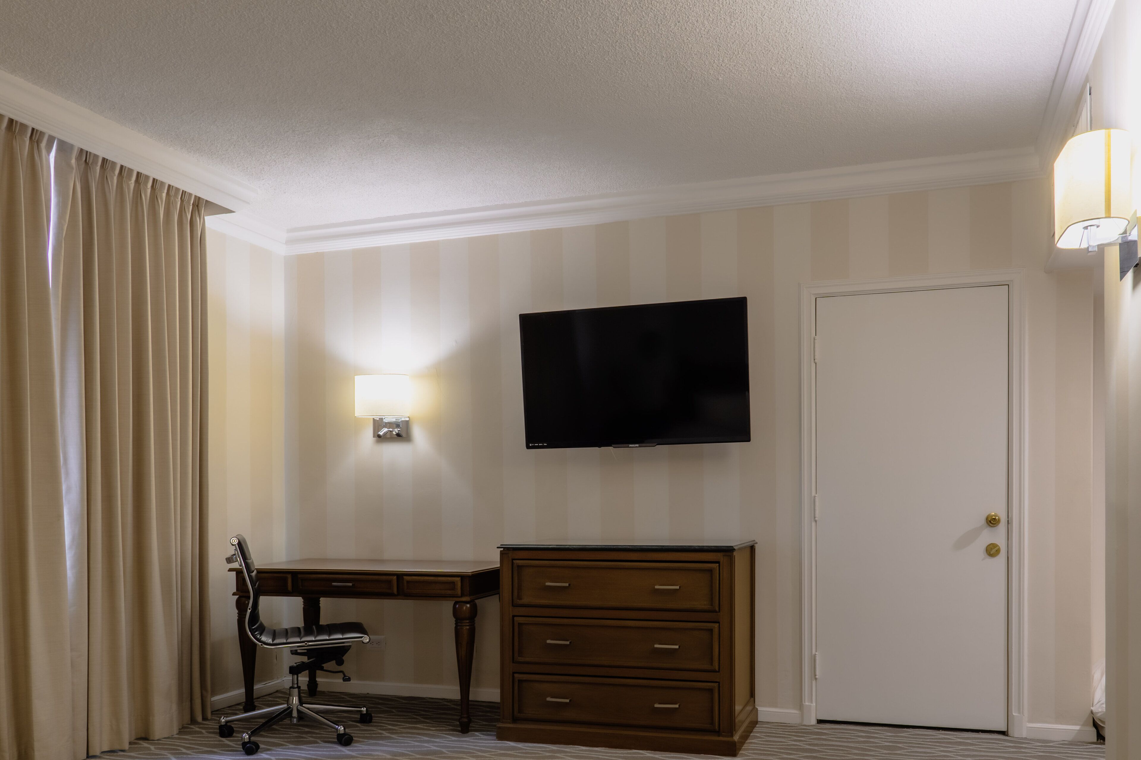 premium bedding, in-room safe, desk, soundproofing