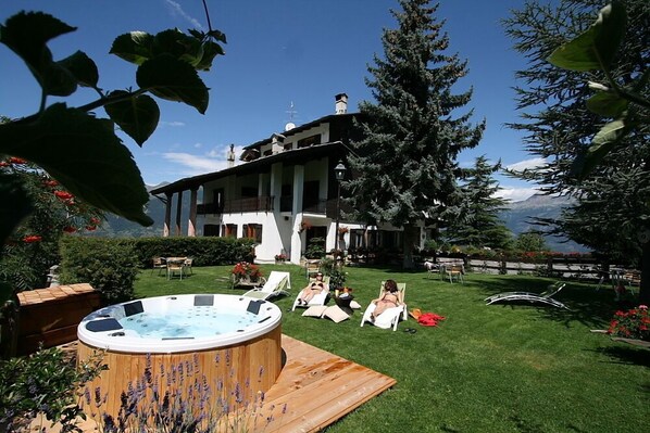 Bain à remous extérieur