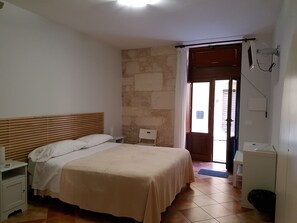 Minibar, desk, blackout curtains, rollaway beds - Iblea Paradise (Ragusa)