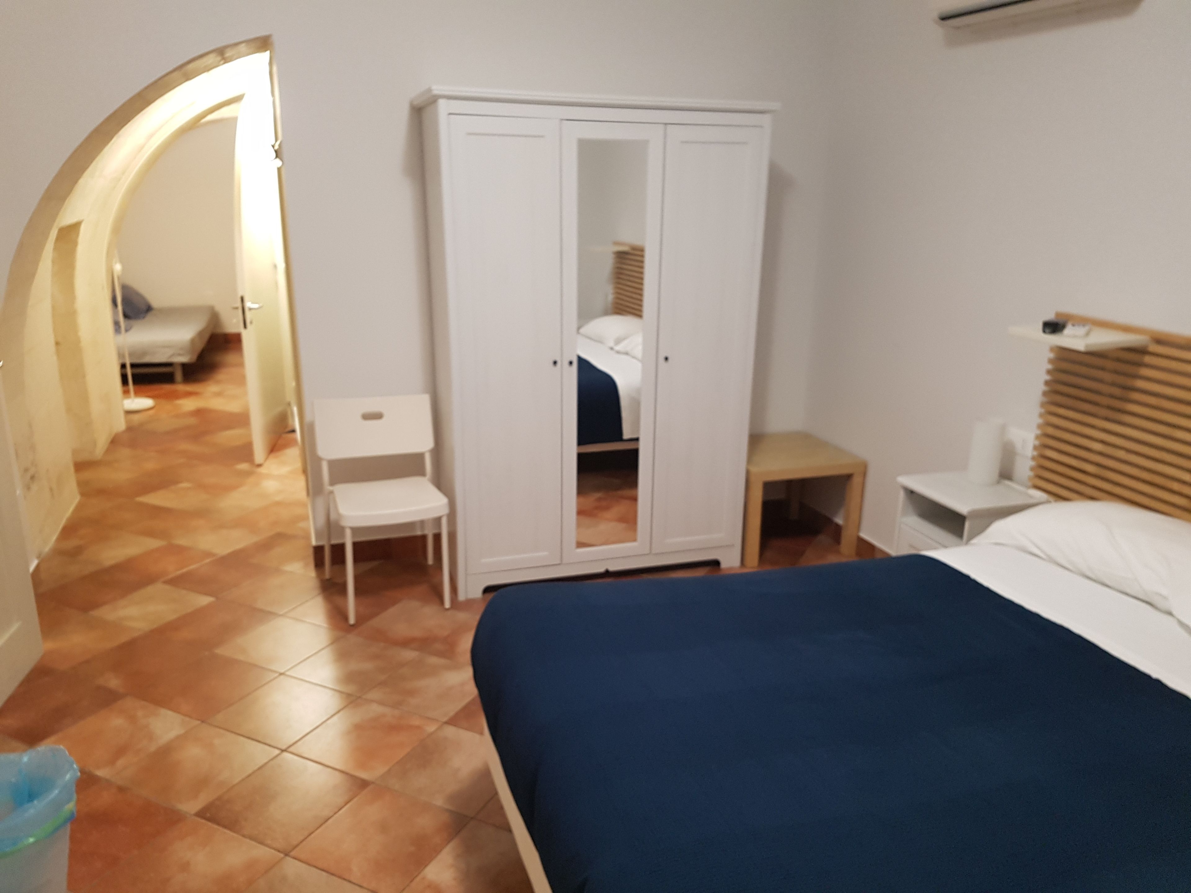 Habitación Confort con 1 cama matrimonial o 2 individuales, 1 habitación | Minibar, escritorio, cortinas blackout y camas extra 