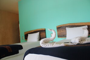Room with Two Twin Beds with Balcony and Private Bathroom