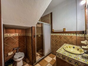 Ducha, secador de pelo, toallas