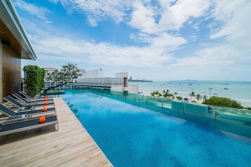 Seven Zea Chic Hotel