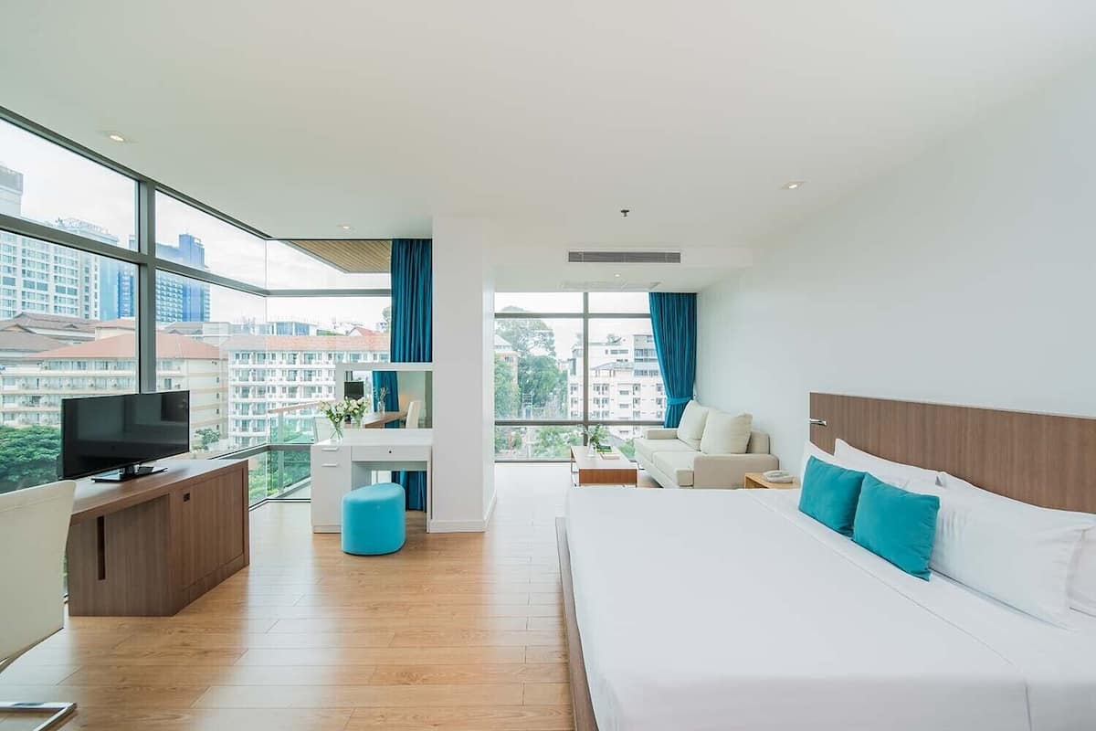 Suite, Sea View | Minibar, in-room safe, desk, free WiFi