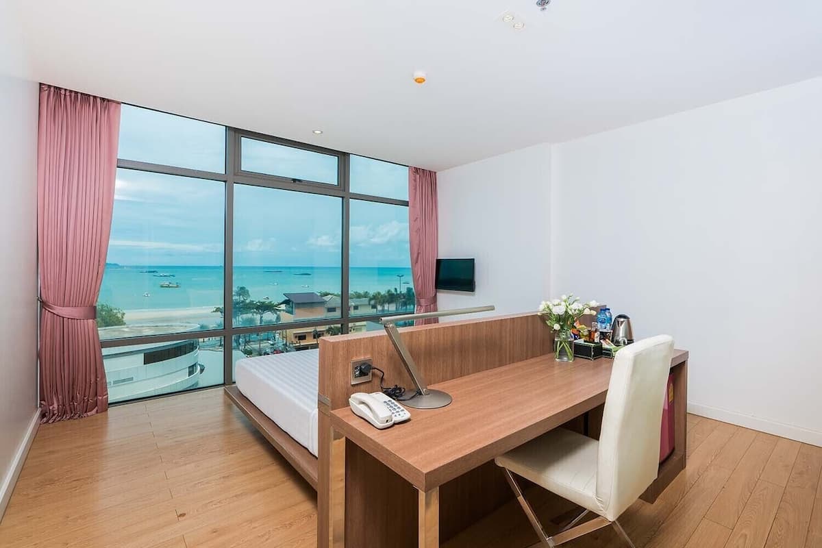 Superior Room, Sea View | Minibar, in-room safe, desk, free WiFi