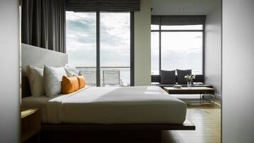 Habitación Deluxe, vistas al mar | Minibar, caja fuerte, escritorio y wifi gratis