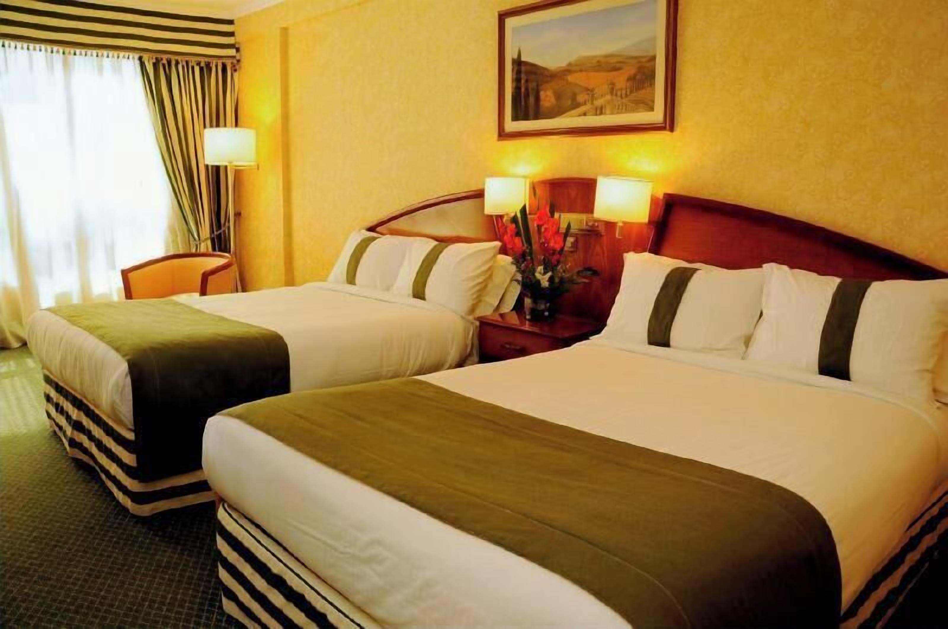 1 bedroom, Egyptian cotton sheets, premium bedding, down duvets